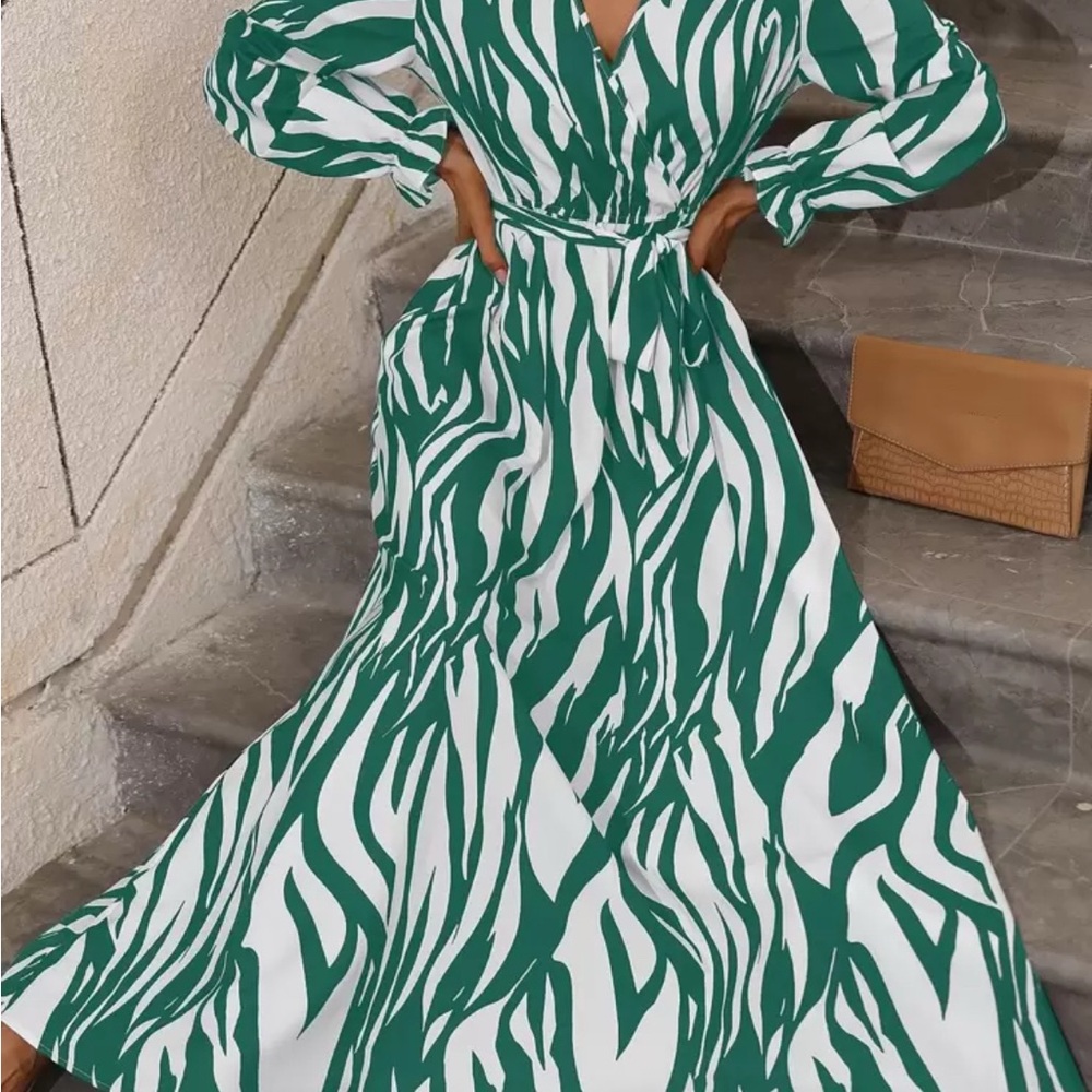 SHEIN Green and White Long Sleeve Maxi Dress